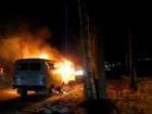 В Волжском злоумышленники ночью сожгли УАЗ