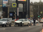 ДТП на "Белом аисте" парализовало движение на Второй Продольной Волгограда