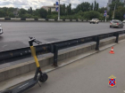 Самокатчик сбил 19-летнюю девушку на Астраханском мосту в Волгограде