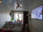 Пятимесячный ребенок мерзнет в холодной квартире Волгограда