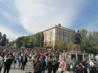 Большая тусовка у фонтана  «Искусство» на набережной Волгограда оказалась под угрозой срыва из-за дождя