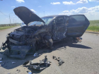 Засмотрелся на быстровозводимый дом: Volkswagen в Волгограде вылетел на встречку и врезался в грузовик