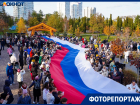 100-метровый флаг и забег в народных костюмах: как отпраздновали День народного единства в Волгограде 