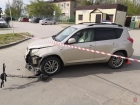 Волгоградка на внедорожнике снесла электросамокат со школьниками