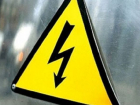 Мужчину убило током на глазах сына во время подключения к соседскому свету в Волгоградской области