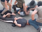 Пятерых вымогателей эффектно ткнули лицом в пол в Волгограде