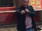 Гроза волгоградских парковок устроил шоу в расстегнутых штанах: видео