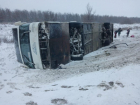 Под Волгоградом перевернулся автобус "Саратов - Пятигорск": пострадали пассажиры