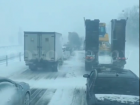 Волгоградских водителей предупредили о сильном снеге на ростовской трассе: видео