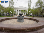 Фонтан между двух вузов в Волгограде отремонтируют за 15 млн рублей