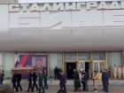 Колонна людей и байкеры попали на видео проводов в последний путь бойца «Вагнера» в Волгограде