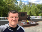 Олег Савченко 9 мая встречает возле братской могилы, в которой похоронен его дед