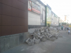 Горка битого кирпича и несколько мешков мусора: что осталось от легендарной "стекляшки" на Центральном рынке Волгограда 