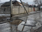 Убитая дорога кошмарит даже джипы в паре километров от главной святыни Волгограда