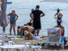 Сотни волгоградцев с детьми заблокировали на официальном пляже города