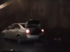 Очевидцы сняли на видео девять авто, попавших в одну дорожную яму в Волгограде