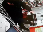 Троих грабителей магазина в центре Волгограда ищут по видео