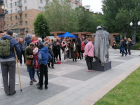 В Волгограде не спадает аншлаг у живых скульптур