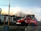 В Советском районе Волгограда горит двухэтажный таунхаус 