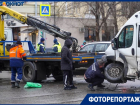 Машины в хлам, повсюду осколки: что творится на месте аварии с 8 пострадавшими в центре Волгограда 