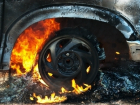 Под Волгоградом в горящей машине пострадал 33-летний мужчина