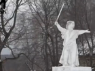 Художник из Кузбасса создал снежную копию скульптуры «Родина-мать»