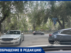 Любители халявной парковки заблокировали двор в центре Волгограда
