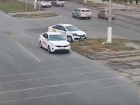 Столкновение двух такси в Волгограде попало на видео 