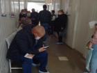 «Один терапевт на всю поликлинику»: адскую очередь в Волгограде сняли на видео