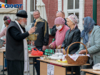 Волгоградцы освятили куличи на пороге Казанского собора