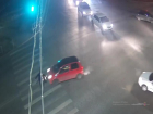 Daewoo Matiz сбил женщину на пешеходном переходе в Волгограде: ДТП попало на видео