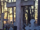 Сломанный на могиле крест 19-летние жители Урюпинска принесли к себе домой и сожгли