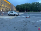 Ребенок на электросамокате попал под машину в центре Волгограда 