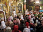На службу в Казанский собор пришли 2 тысячи верующих 