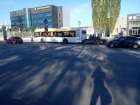 В Волгограде отечественная «шестерка» подбила автобус «Питеравто»