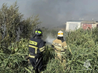 Крупный пожар у гаражного кооператива вспыхнул в Волгограде 