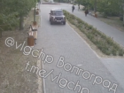 «Нива» промчалась по скверу в центре Волгограда