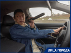«С ГАИшниками проблем нет»: волгоградский таксист на машине-караоке покоряет интернет