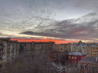 Пылающий закат самого короткого дня 2022 года сняли в Волгограде 