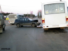 Пассажирка автобуса пострадала при столкновении с «Ладой» в Волжском 