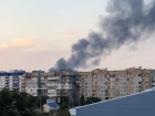 Очевидцев напугал огромный столб дыма в Волжском