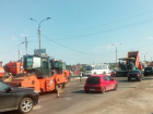 На Третьей Продольной начали укладывать финальный слой асфальта