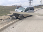 Волгоградец на Toyota уснул, попал под столб и чудом остался жив