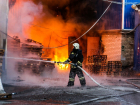 «Слышали звуки взрыва»: подробности о пожаре на крупнейшем рынке Урюпинска
