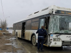 Снес столб пассажирский автобус №55 в Волгограде