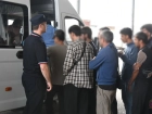 Деньги и автомобили изъяли во время облавы на мигрантов на оптовой базе в Волгограде 