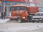 Мэрия Волгограда бросила колонну спецтехники на борьбу с декабрьским снежком