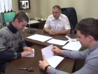 Бывший главный полицейский Волгограда в Калининграде заставил подчиненных вырезать снежинки