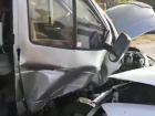 Маршрутка врезалась в пассажирский автобус в Волжском: последствия аварии попали на видео