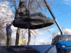 Разрушенный охотниками за металлом памятник вернули на место в Волгограде